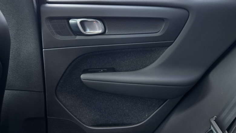 Volvo Xc40 2.0 B4P Inscription Pro 5dr Auto Petrol Estate